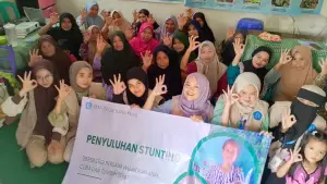 Mahasiswa Kuliah Kerja Mahasiswa (KKM) STKIP Bina Mutiara Sukabumi kelompok 02, penyuluhan stunting di Posyandu Mawar, RT 18 RW 04, Cibolang Kaler, Cisaat, Kabupaten Sukabumi, Sabtu 9 Agustus 2025. (Sumber: dok mahasiswa)