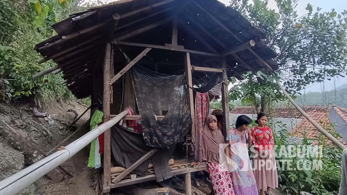 Kisah dari Sukabumi yang Menyayat Hati, Etin Terpaksa Tidur di Kandang Domba Bersama Sang Ibu