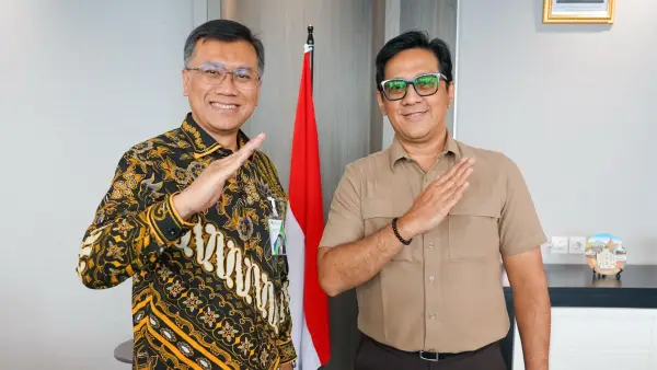 Direktur Utama BPJS Ketenagakerjaan Pramudya Iriawan Buntoro bersama Andre Taulany. (Sumber Foto: Istimewa)