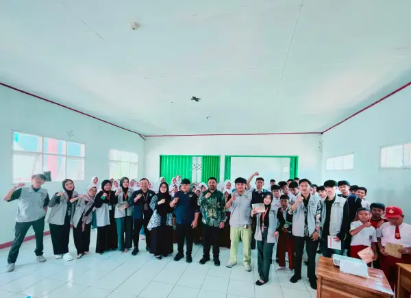 Mahasiswa KKN UMMI Desa Cibaregbeg Gelar Penyuluhan Hukum Anti Narkotika (Sumber: Dok. Acara Gerakan Anti Narkotika Lawan Narkoba dengan Edukasi Kesehatan & Hukum)