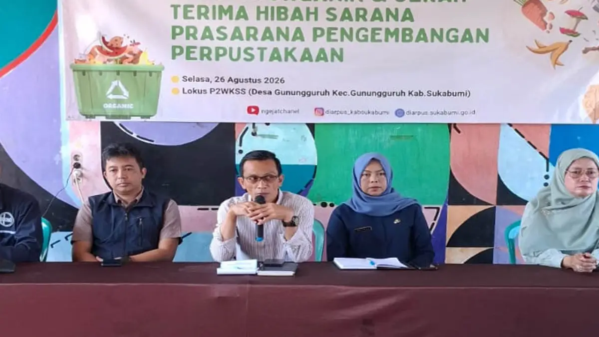 Diarpus Sukabumi Serahkan Bantuan Pengembangan Perpustakaan di Lokus P2WKSS Gunungguruh