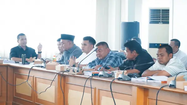 Anggota Komisi I DPRD Kabupaten Sukabumi Andri Hidayana saat mengikuti Rapat Bangar | Foto : Dok. Komisi I