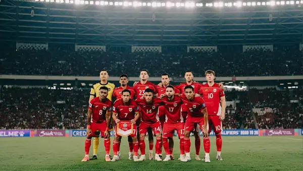 Starting line up Timnas Indonesia saat menghadapi Bahrain di ajang ronde 3 Kualifikasi Piala Dunia 2026 di Stadion Gelora Bung Karno, Jakarta. (Sumber : Instagram/@jayidzes).