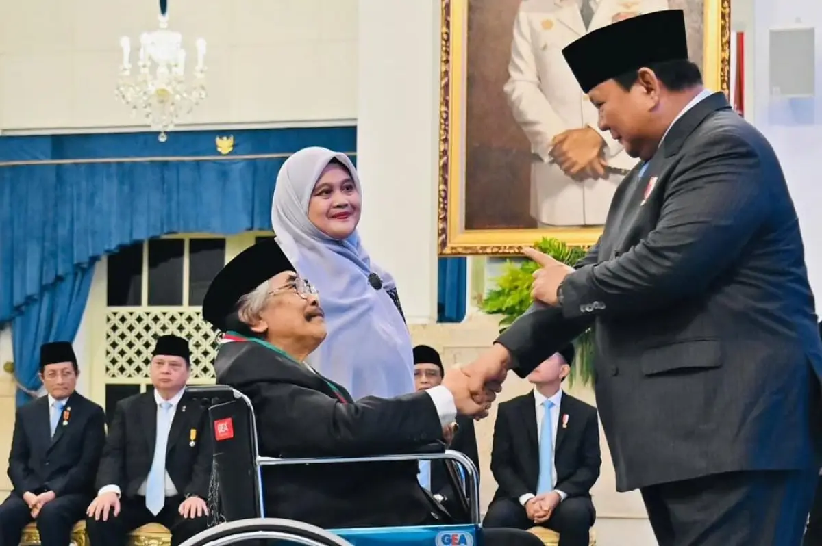 Jaja Miharja Terima Bintang Budaya Parama Dharma dari Presiden Prabowo