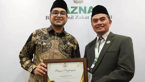 Wakil Wali Kota Sukabumi Bobby Maulana saat mewakili Wali Kota Ayep Zaki menerima Baznas Award 2025 di Jakarta, Kamis (28/8/2025) | Foto : Dokpim