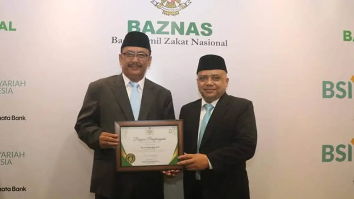 Komitmen Dukung Gerakan Zakat, Bupati Sukabumi Raih Baznas Award 2025