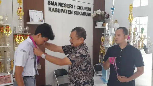 SMANSA Cicurug Sukabumi apresiasi pelajar berprestasi (Sumber: dok smansa cicurug sukabumi)