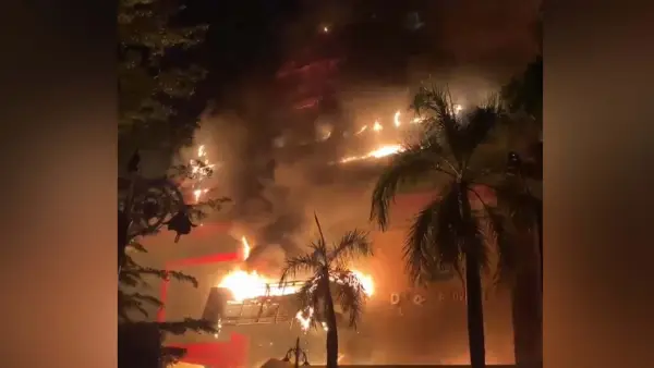 Gedung DPRD Provinsi Sulawesi Selatan yang terbakar. | Foto: X/@___stjinxx