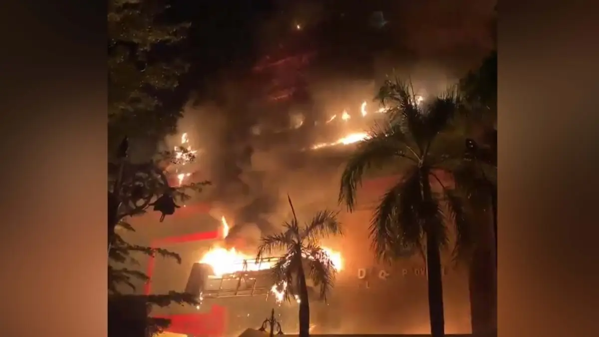 Tragedi Makassar: Empat Orang Meninggal, Gedung DPRD Sulsel Dibakar Massa