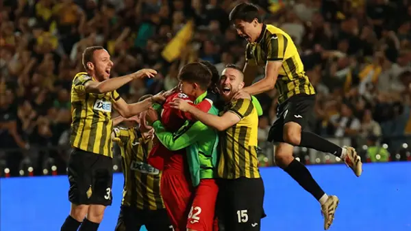 Para pemain Kairat Almaty saat merayakan keberhasilannya mengalahkan Celtic pada playoff Liga Champions Eropa 2025. (Sumber : Instagram/@f.c.kairat).