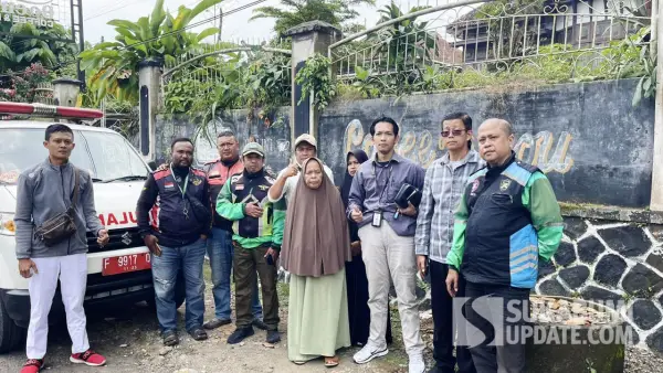 Keluarga Umar Cikidang didampingi Kades dan Tim KDM Sukabumi saat menuju Gedung Pakuan, Subang | Foto : SukabumiUpdate