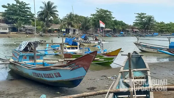 Kondisi Muara Ciletuh Sukabumi yang dipenuhi perahu nelayan bersandar. (Sumber Foto: SU/Ragil Gilang)