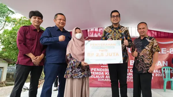 Penyerahan beasiswa pendidikan di Yayasan Duraru Annasiha, Kelurahan Situmekar, Kecamatan Lembursitu, Jumat 29 Agustus 2025. (Sumber: dokpim kota sukabumi)