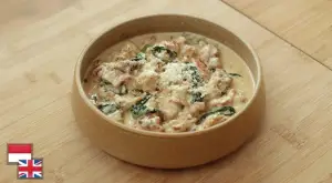 Tampilan Creamy Garlic Chicken ala Chef Devina Hermawan, rasanya yang creamy cocok disajikan dengan nasi hangat putih (Sumber : Youtube /@devinahermawan)
