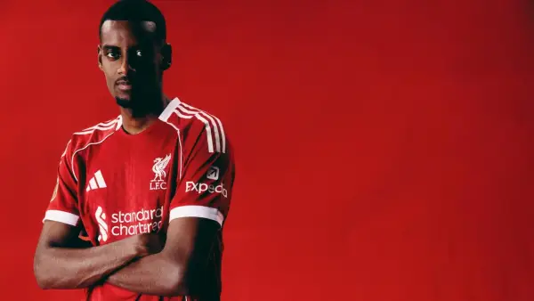 Alexander Isak resmi berseragam Liverpool. Isak didatangkan dari Newcastle United dengan kontrak berdurasi enam tahun. (Sumber Web: Liverpoolfc.com)