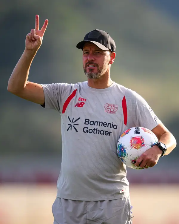 Erik Ten Hag saat memimpin latihan Bayern Leverkusen pada saat pramusim. (Sumber :Instagram/@bayer04fussball)