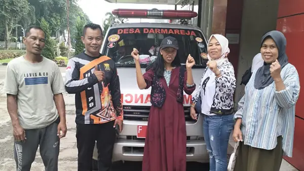 ODGJ Otih (tengah), seorang ibu dengan gangguan jiwa asal Nagrak Sukabumi yang memerlukan perhatian. (Sumber : Istimewa.).