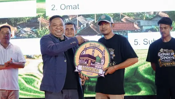 Ketua DPRD Kabupaten Sukabumi Budi Azhar Mutawali saat menghadiri acara Gebyar Sipenyu. (Sumber Foto: Dok. DPRD)