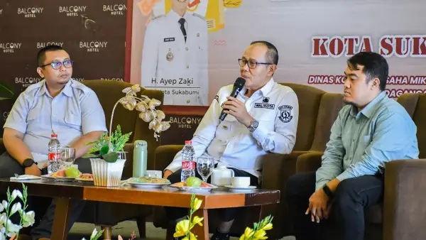 Wali Kota Sukabumi Ayep Zaki saat menghadiri pelatihan literasi keuangan UMKM dari Diskumindag Kota Sukabumi | Foto : Dokpim