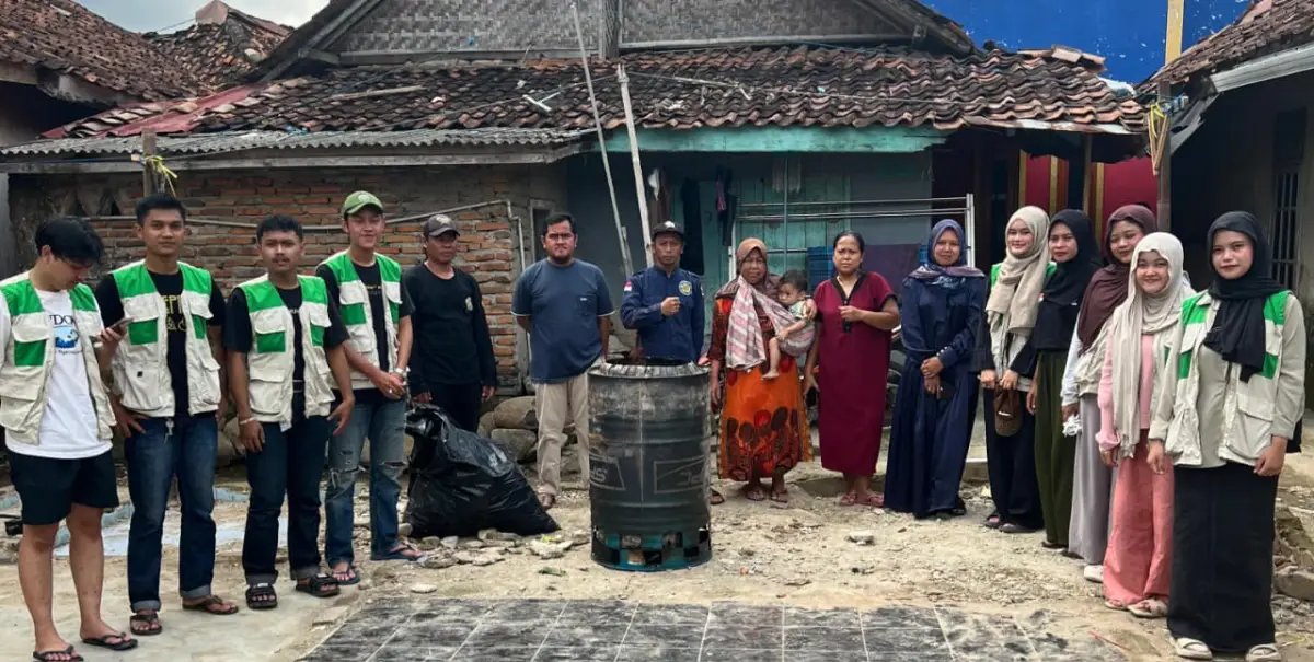 Mahasiswa KKN 63 Nusa Putra Luncurkan Tong Pembakaran Sampah Minim Asap (TOPAS)