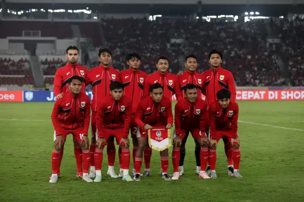 Line Up Timnas Indonesia saat menghadapi Thailand di semi final Asean Championship 2025 (Sumber: X/@bliblidotcom)