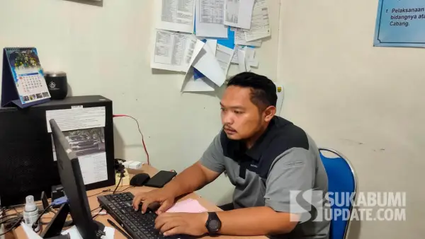 Dian Cahyo Nugroho, Kepala Urusan Administrasi dan Keuangan Perumdam TJM Sukabumi Cabang Cidahu | Foto : Ibnu Sanubari