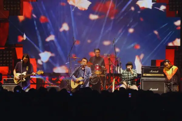 Melodi Perlawanan: Efek Rumah Kaca & .Feast, Musik yang Menggugat Demokrasi Indonesia Kini (Sumber: Facebook:Efek Rumah Kaca)