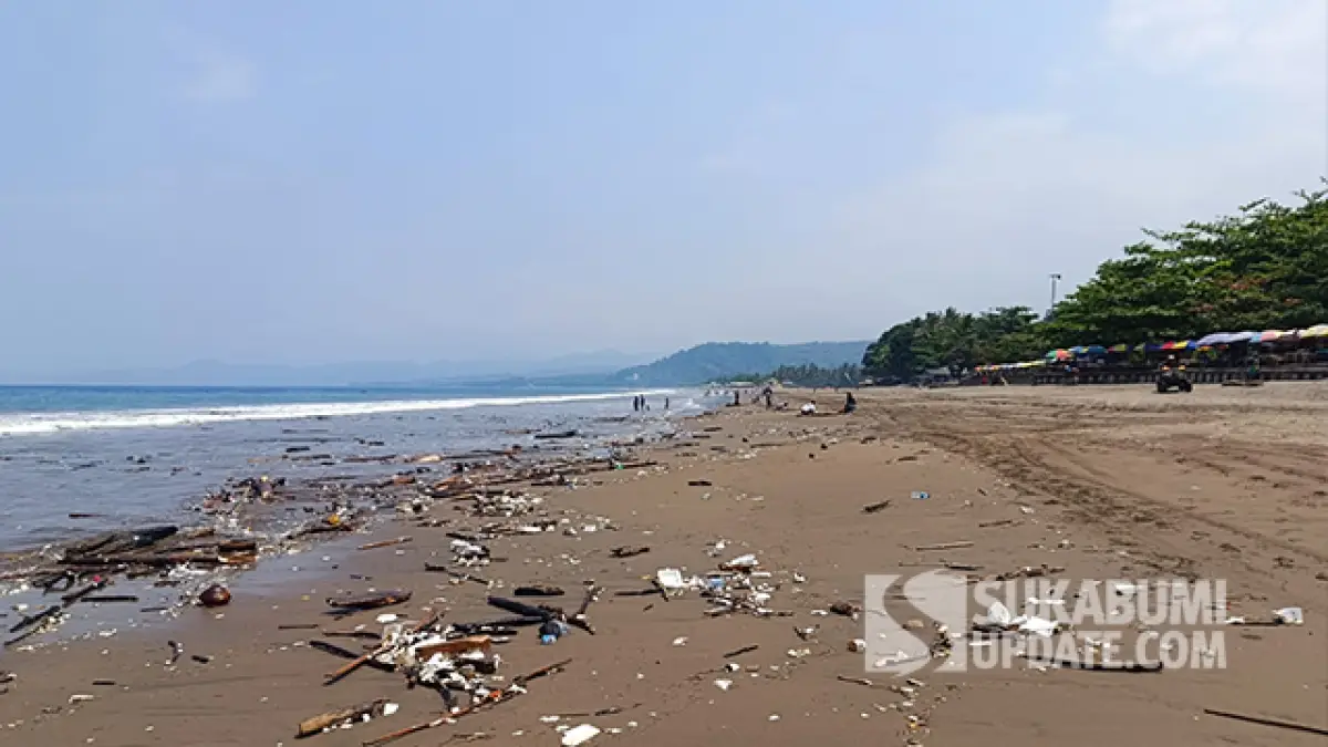 Long Weekend Pantai RTH Citepus Sukabumi Penuh Sampah, Ganggu Kenyamanan Wisatawan