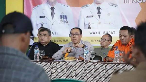Sekda Kabupaten Sukabumi H. Ade Suryaman, Buka Musyawarah Besar Pembentukan Forum Pengurangan Resiko Bencana (Sumber : Dokpim).