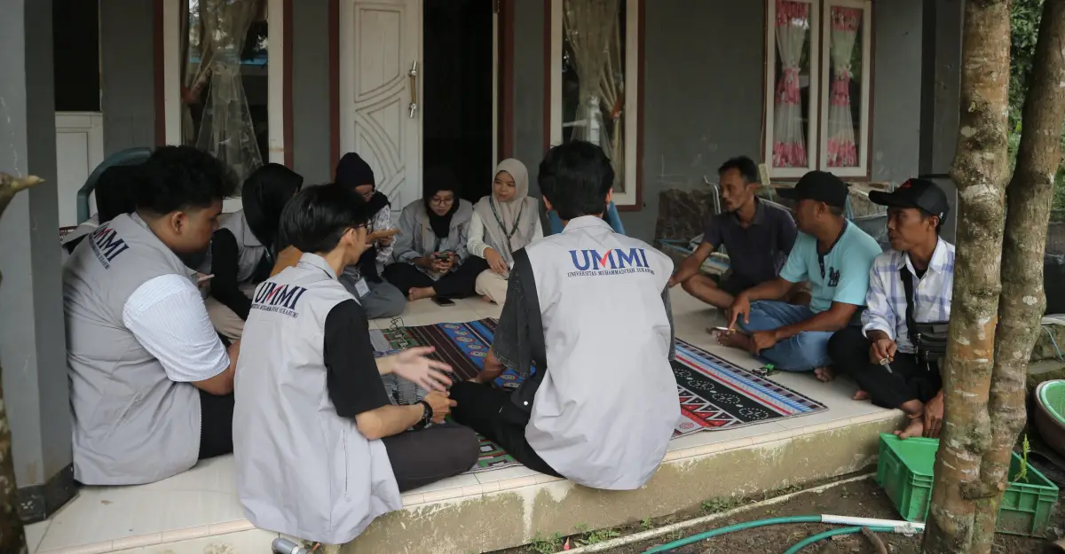 Kegiatan branding UMKM Gula Semut di Kampung Cikondang oleh Kelompok 3 KKN UMMI.