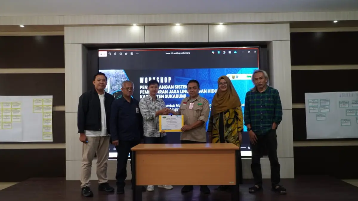 Penandatanganan Komitmen Kerjasama antara FKPPLH dengan PT Amerta Indah Otsuka
