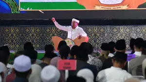 Gubernur Jawa Barat Dedi Mulyadi menghadiri Puncak Acara Tasyakur Milad Ke-120 Pondok Pesantren Suryalaya bertempat di Lingkungan Ponpes Suryalaya, Kabupaten Tasikmalaya, Jum'at (5/9/2025). (Sumber Foto: Biro Adpim Jabar)