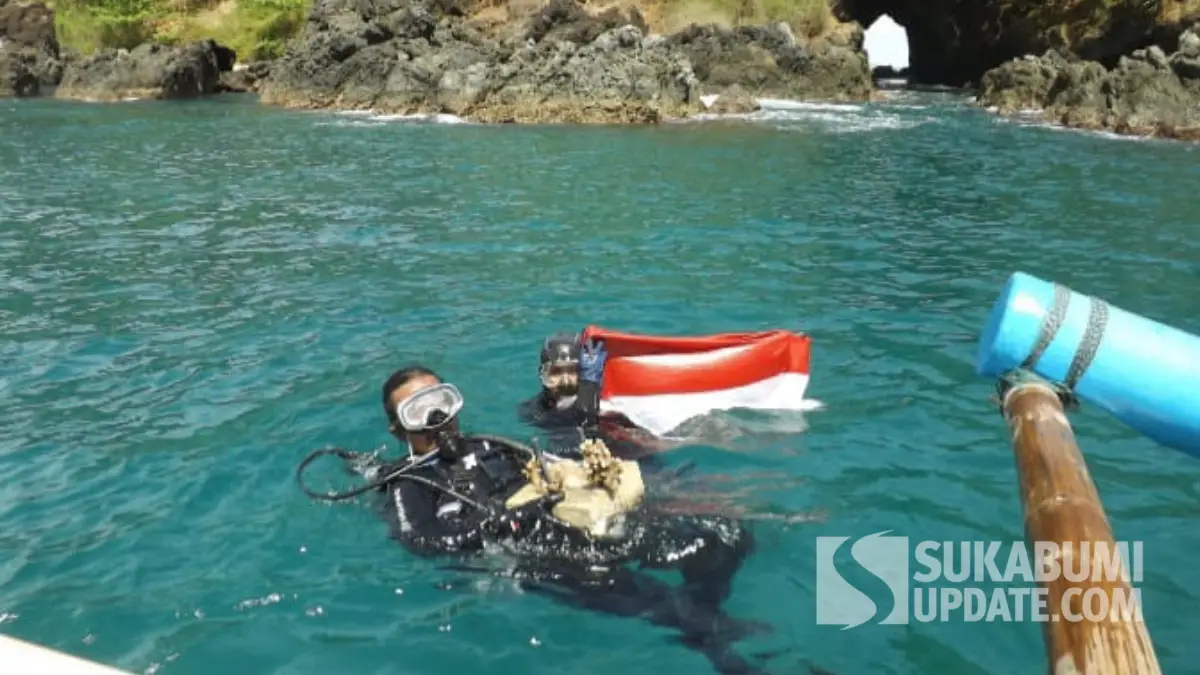 Penyelam di perairan sodong parat Sukabumi, spot indah di Geopark Ciletuh Palabuhanratu