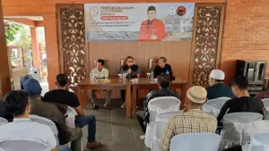 Anggota DPRD Jabar Muhammad Jaenudin saat sosialisasi perda perkebunan di Cisaat Sukabumi. (Sumber Foto: Istimewa)
