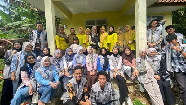 Mahasiswa KKN UMMI hadirkan inovasi lewat Program Desa Cerdas di Bojong Tugu. (Sumber : Dok. KKN UMMI).
