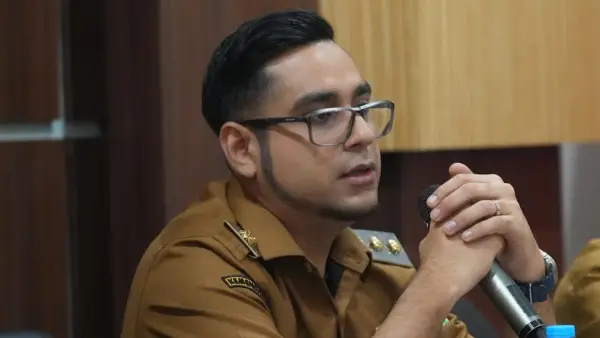 Wakil Wali Kota Sukabumi Bobby Maulana bahas sampah dengan pelaku usaha (Sumber: dokpim kota sukabumi)