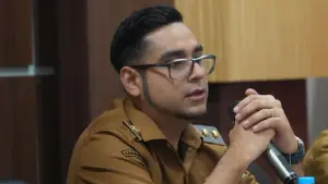 Wakil Wali Kota Sukabumi Bobby Maulana bahas sampah dengan pelaku usaha (Sumber: dokpim kota sukabumi)