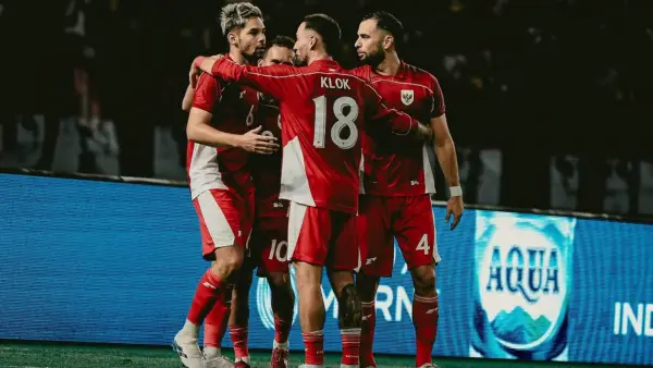 Sandy Walsh, Egy Maulana, Marc Klok dan Jordi Amat melakukan selebrasi bersama untuk merayakan gol ke-6 Timnas Indonesia (Sumber: Instagram/@sandywalsh)