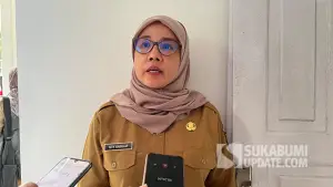 Kepala Dinas Pertanian Kabupaten Sukabumi, Sri Hastuty Harahap saat diwawancarai media usai rakor yang digelar di Pendopo Sukabumi, Senin (08/09/2025). (Sumber : SU/Turangga Anom).
