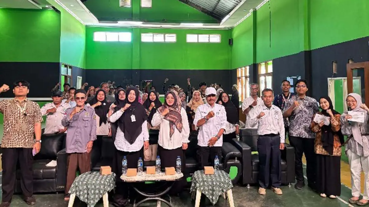 Mahasiswa KKN Kelompok 2 UMMI gandeng DLH Kabupaten Sukabumi sosialisasi pengelolaan sampah.
