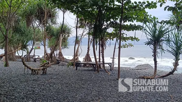 Wisata Pantai Cempaka Ratu, yang terletak di Desa Cikakak, Kecamatan Cikakak, Kabupaten Sukabumi. (Sumber : SU/Ilyas).