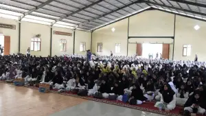 Suasana acara peringatan maulid nabi dan tasyakur HJKS ke-155 di Ponpes Modern Assalam Putri, Kecamatan Warungkiara, Selasa (9/9/2025). (Sumber Foto: Istimewa)