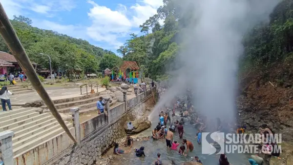 Suasana pemandian air panas Geyser Cisolok Sukabumi saat libur Maulid Nabi 2025. (Sumber Foto: SU/Ilyas)
