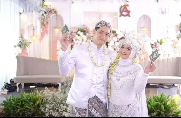 Bikin Baper, Guru Asal Sukabumi Menikah Dengan Pria Korea Selatan Viral (Sumber : Tiktok/@gyuriyou46)