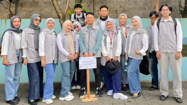 KKN UMMI, mahasiswa kelompok 8 Desa Hegarmulya Cidadap Kabupaten Sukabumi (Sumber: kkn ummi)
