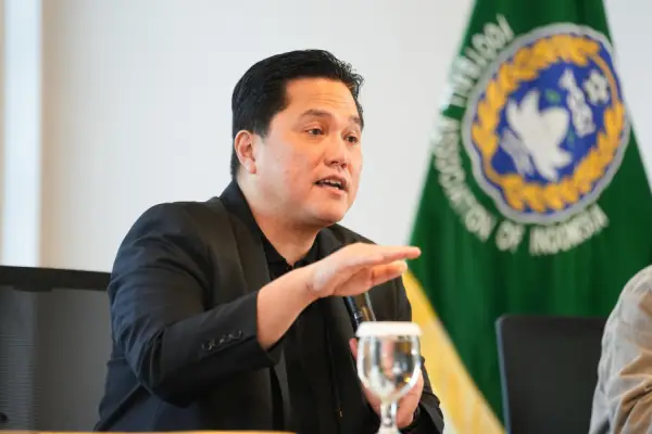 Ketua Umum PSSI, Erick Thohir, memimpin rapat rutin yang dilaksanakan dengan jajaran staff PSSI. (Sumber: Web/pssi.org)