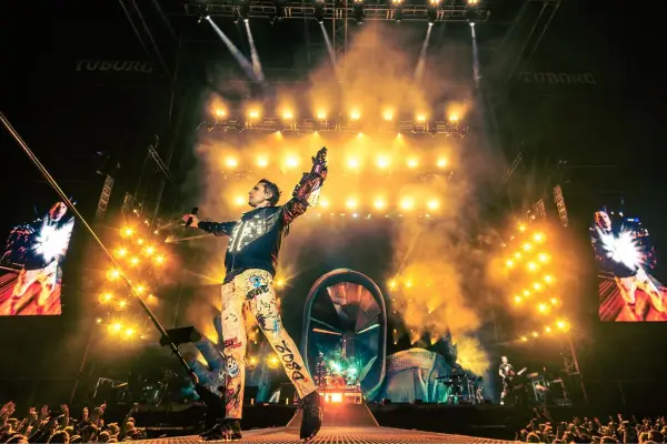 Ravel Entertainment secara resmi mengonfirmasi bahwa Muse Live in Jakarta akan tetap digelar sesuai jadwal pada Kamis, 19 September 2025, di Carnaval Beach Ancol. (Sumber Foto: Facebook @Muse)