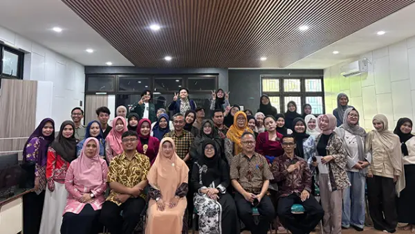 Potret Penggiat Literasi UMMI Sukabumi Bersama Jajaran Dinas Arsip dan Perpustakaan Kabupaten Sukabumi. (Sumber : Istimewa.).
