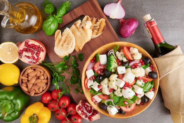 Ilustrasi mengenal diet mediterania (Sumber: Freepik/@jcomp)
