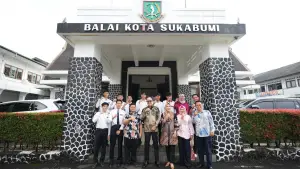 Wali Kota resmi melepas 12 siswa Yayasan Pasim yang akan bekerja ke luar negeri dalam program magang internasional. (Sumber: dokpim kota sukabumi)